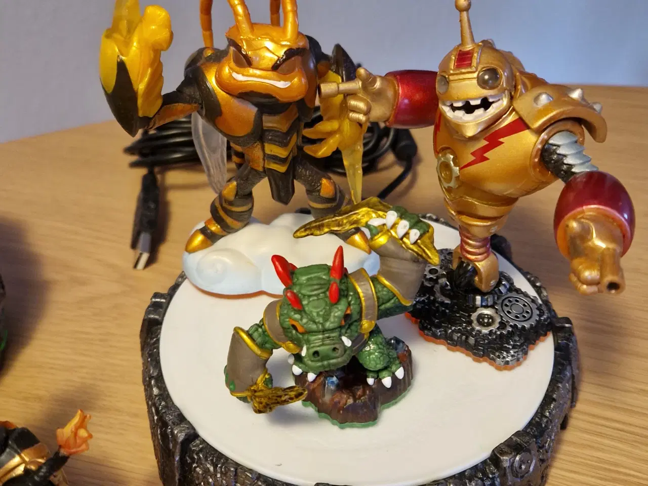 Billede 2 - 🎮 Skylanders pakke – 2 portaler + 8 figurer
