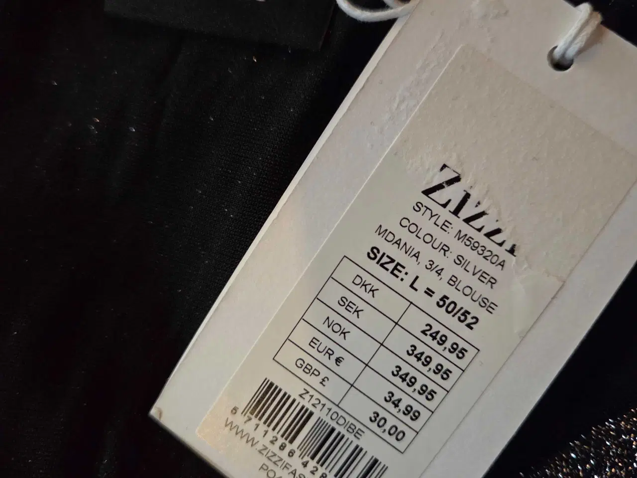 Billede 2 - Smuk bluse med glimmer.