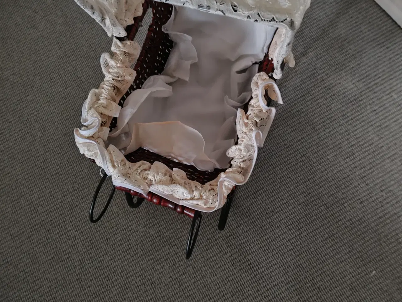 Billede 1 - dukkevogn i gl stil 