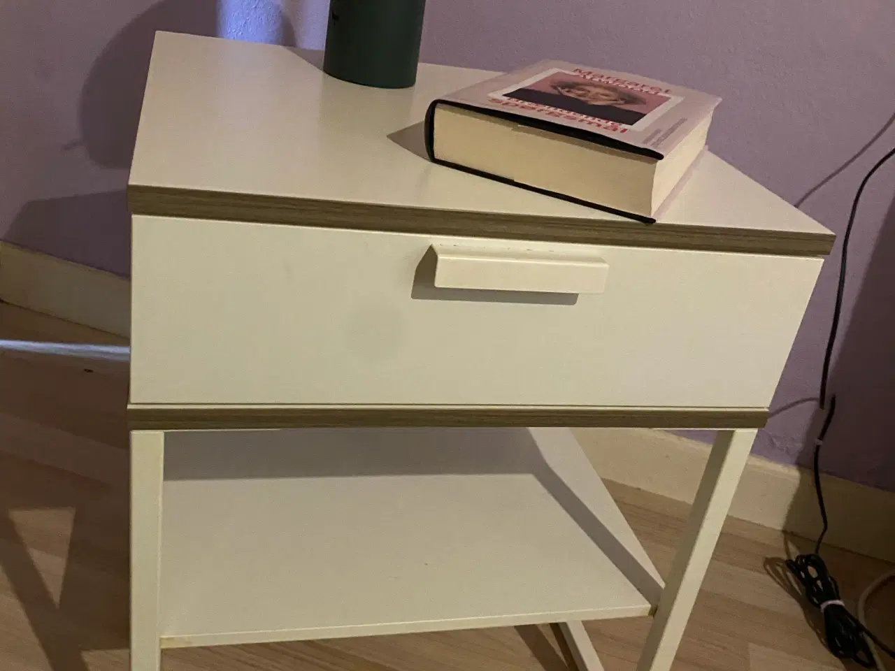 Billede 2 - Hvidt sengebord fra ikea
