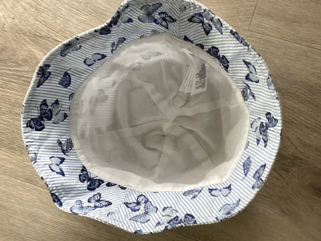 Billede 2 - Bøllehat i str. 122/128