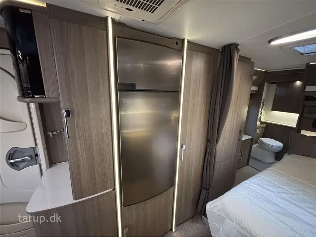 Billede 12 - 2017 - Kabe Imperial 740 TDL-U   Isabella Commodore North inkl CarbonX stel, Thule fast monteret markise, Truma mover x4 motor, Dometic Aircon, Centralstøvsuger, Alde Centralvarme