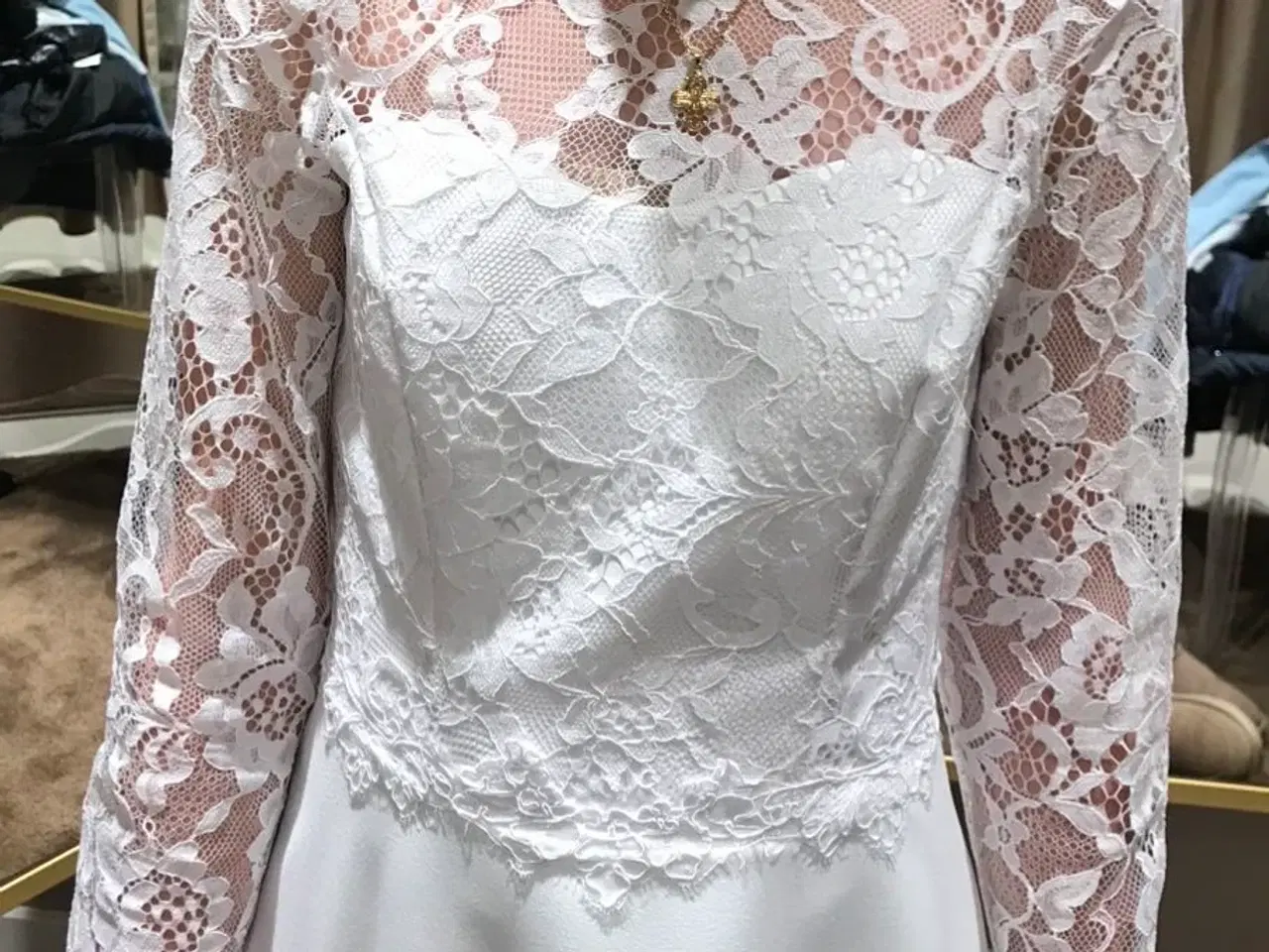 Billede 1 - Super flot konfirmationskjole i hvid, str. 36.