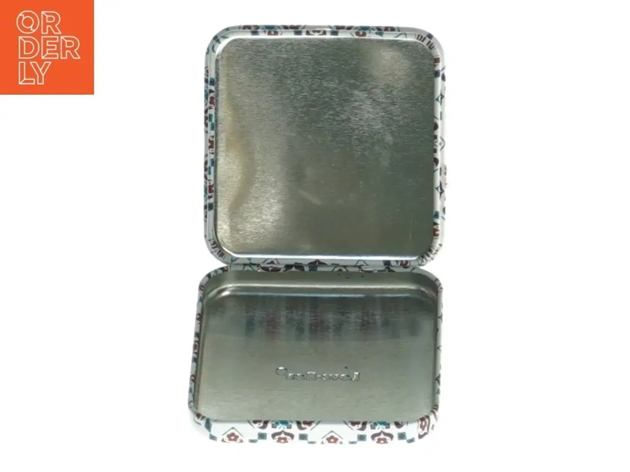 Billede 2 - Metaldåse med mønster (str. 6,5 x 6,5 cm)