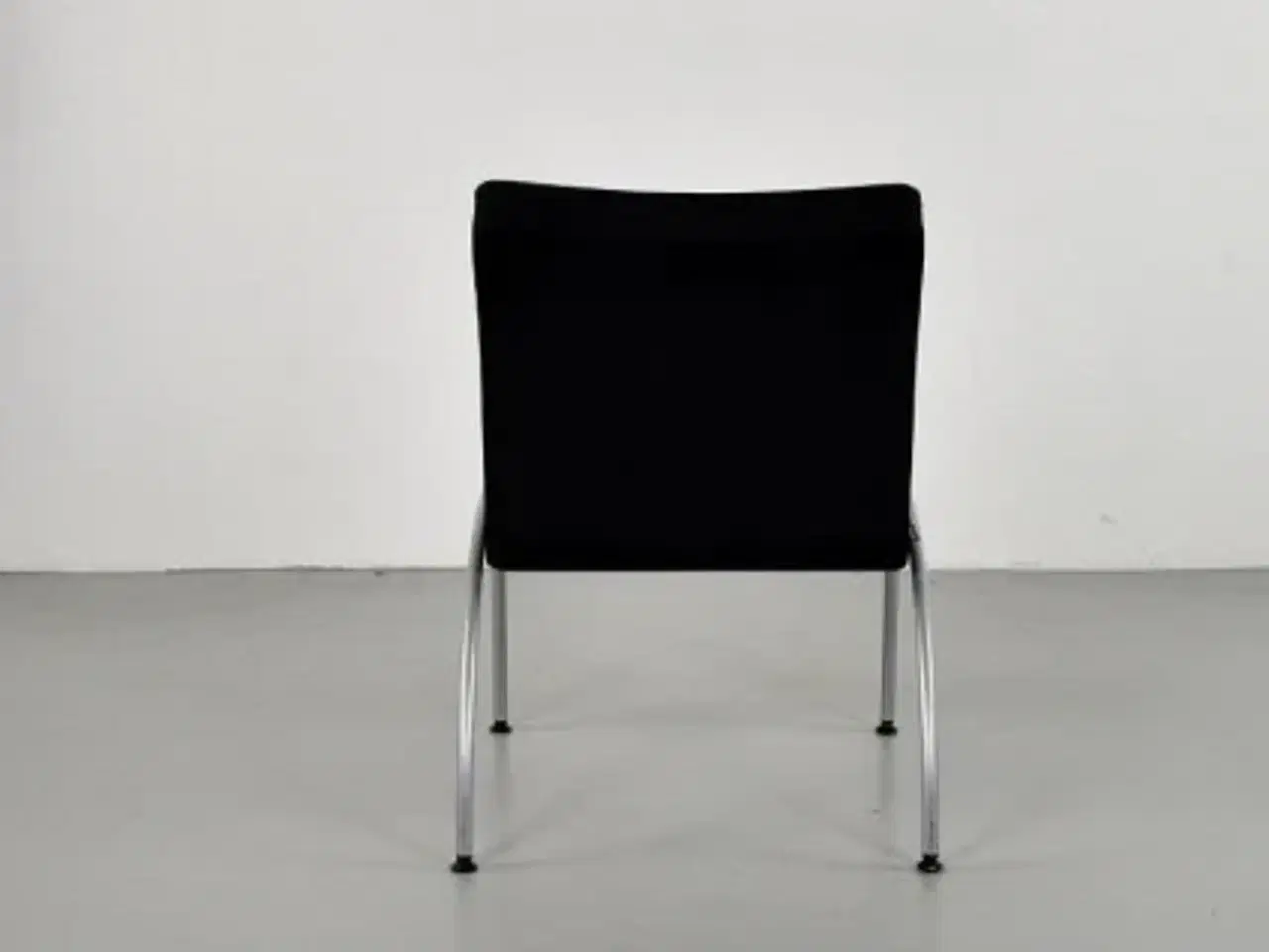 Billede 3 - Lustrum loungestolesæt med 2 stole med sort alcantara polster.