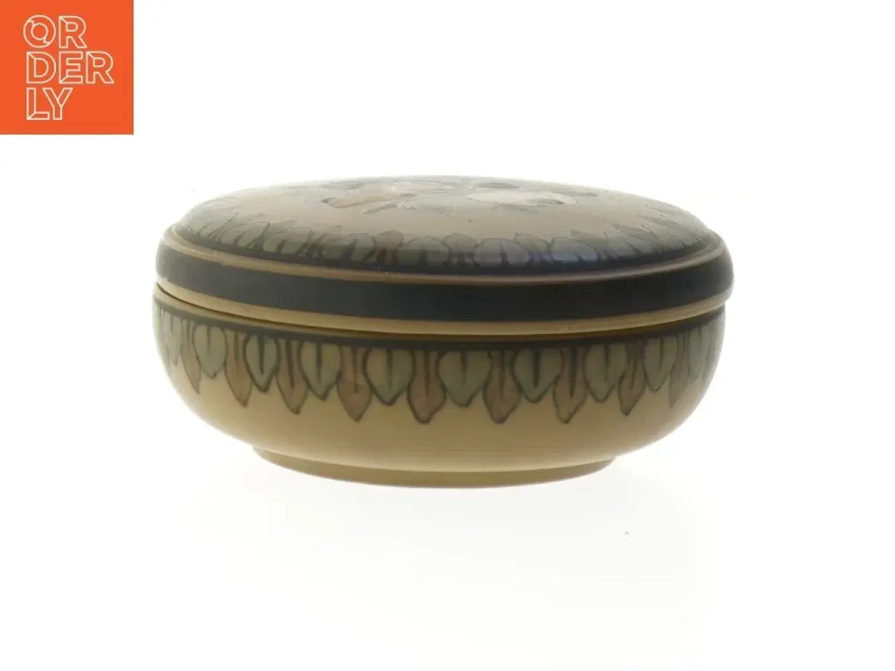 Billede 1 - Rund dekoreret keramisk skål med låg L. Hjort (str. Ø 13 cm)