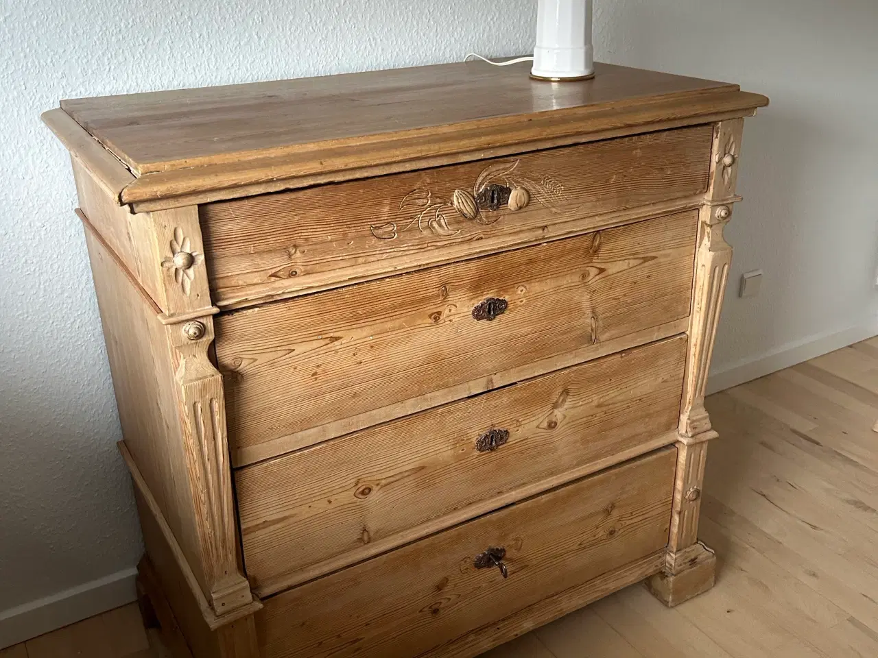 Billede 1 - Meget gammel kommode i eg