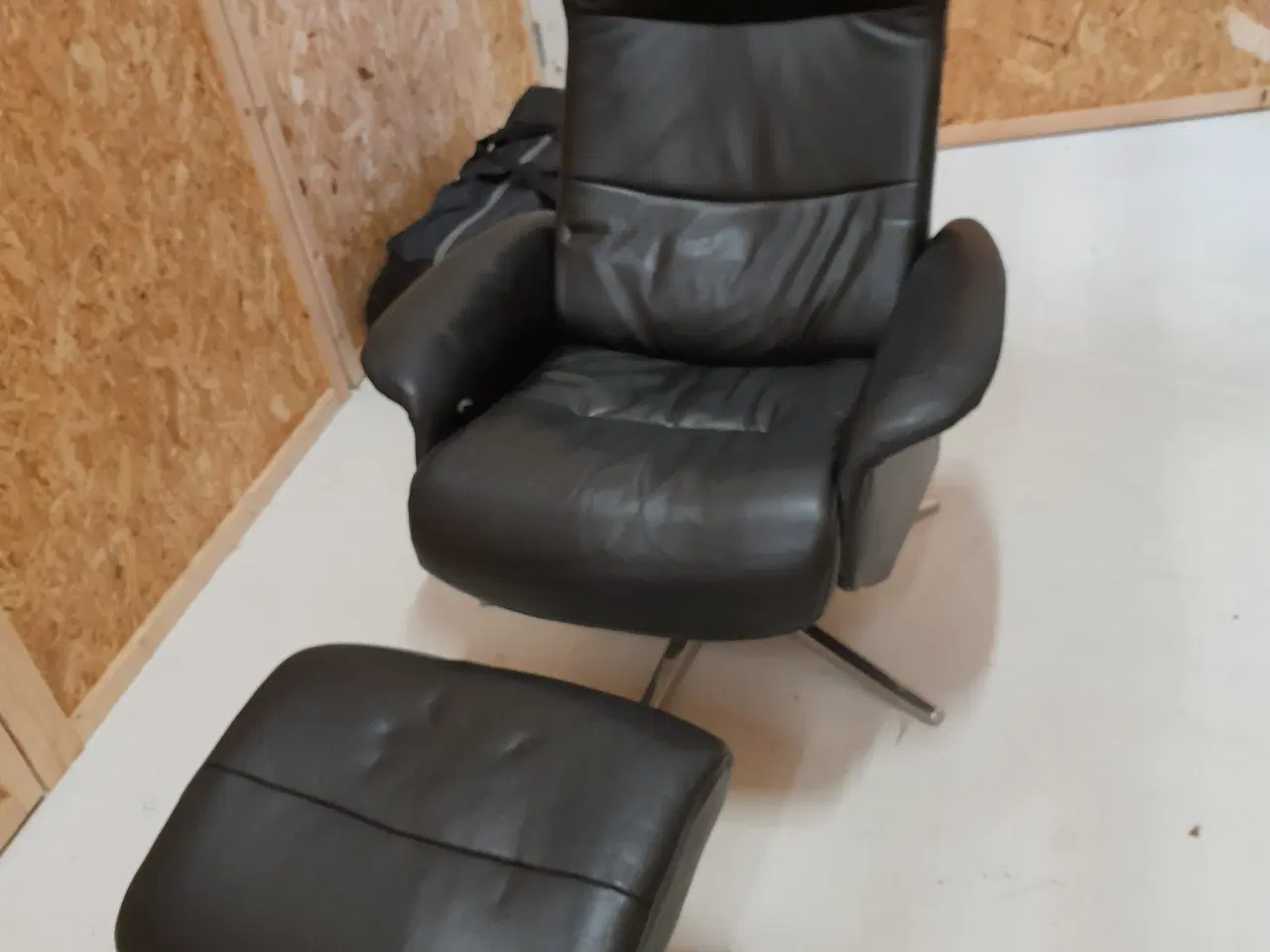 Billede 2 - Læderlænestol med skammel
