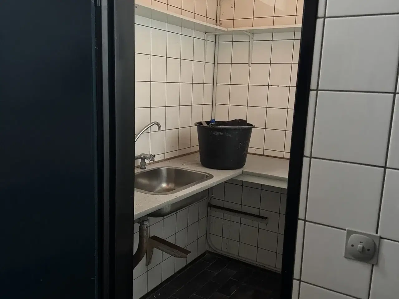 Billede 8 - Lager med mulighed for værksted udlejes.