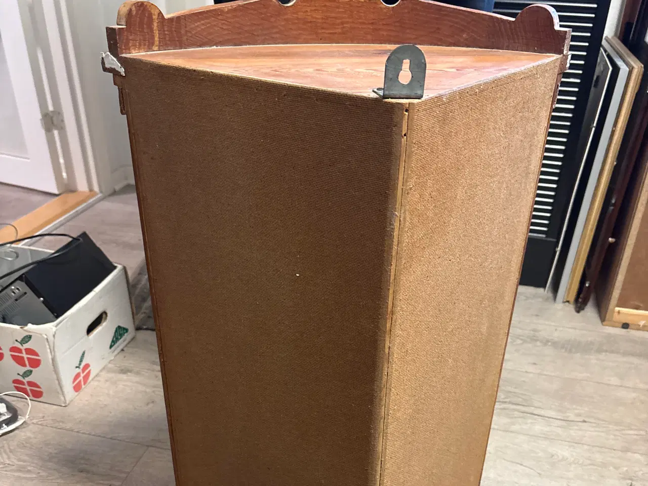 Billede 3 - Hjørneskab, håndlavet