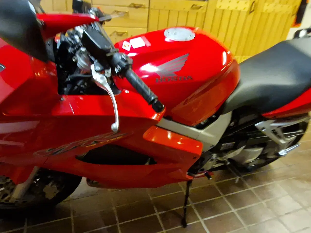 Billede 2 - Honda VFR 800 ABS kun 9800km!!