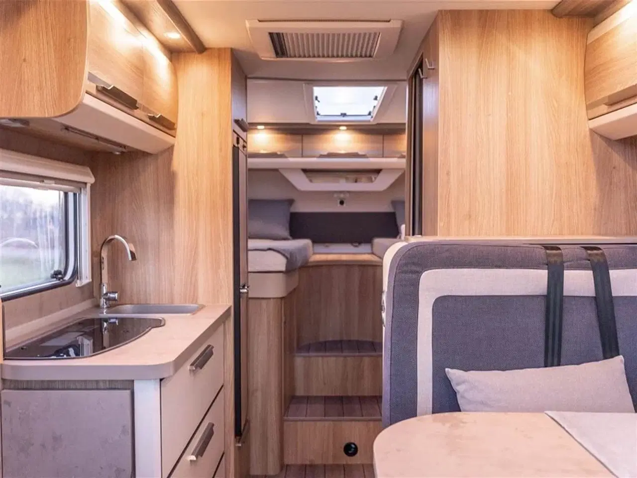 Billede 2 - 2017 - Knaus Sky TI 650 MEG Platinum Selection Automatgear og langsgående senge