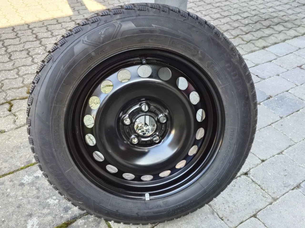 Billede 4 - VW Polo 2018-2024 Goodyear vinterdæk 185/65/15