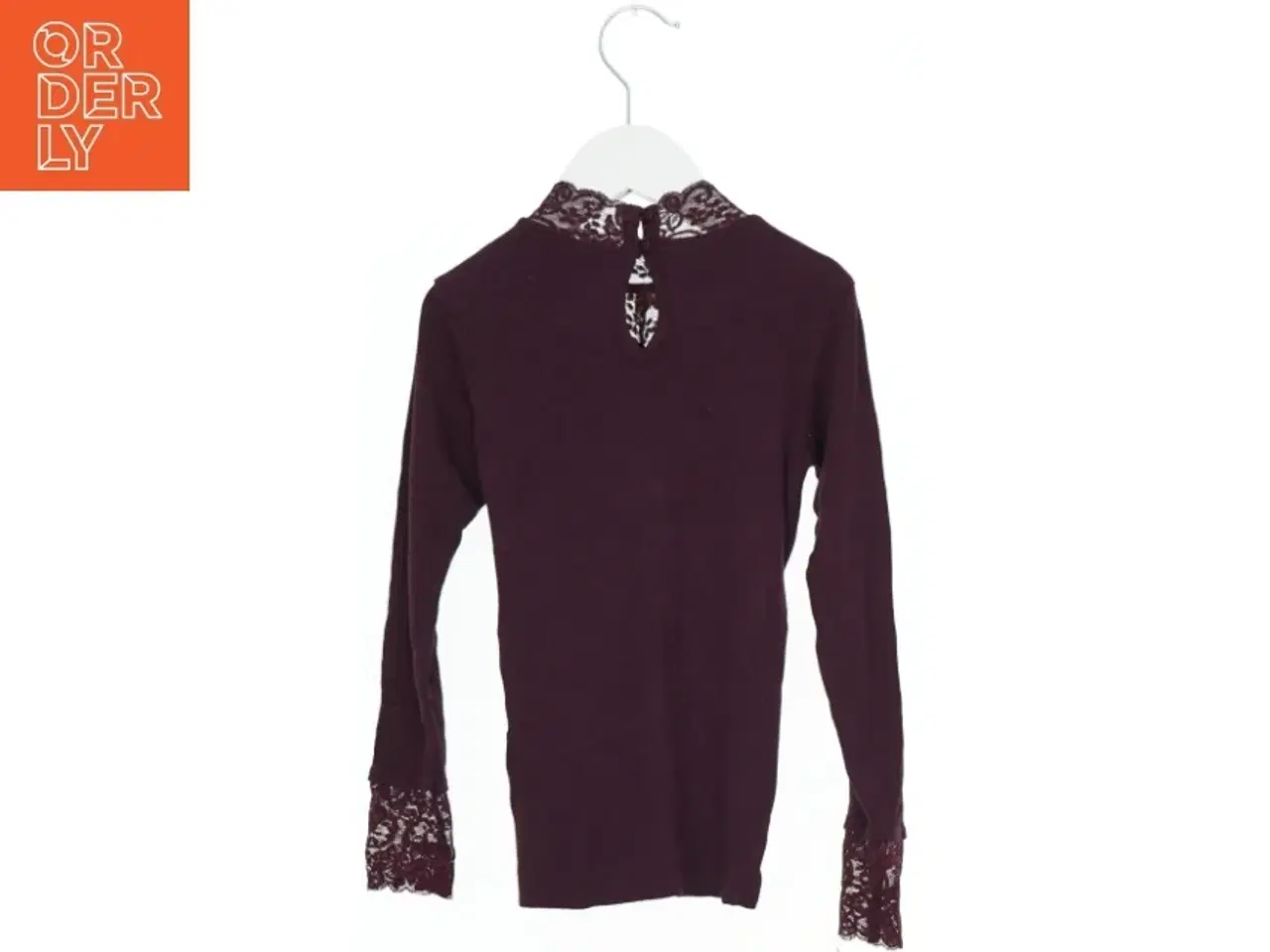 Billede 2 - Bluse med blonde detaljer fra The New (str. 110)
