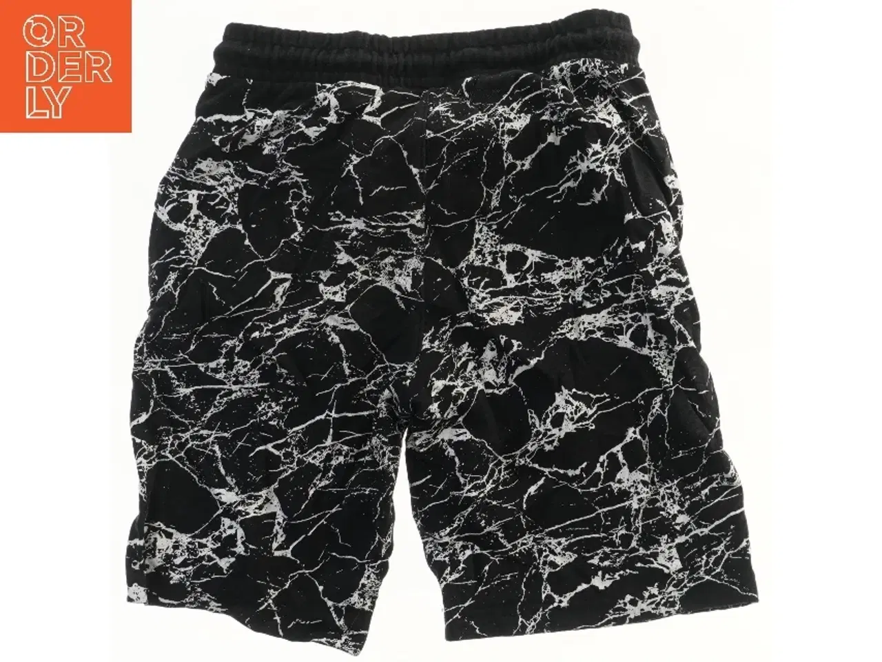Billede 2 - Mønstrede shorts (str. 146)