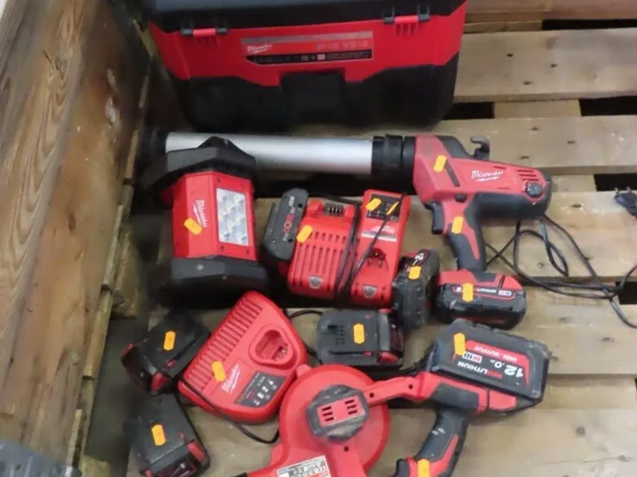 Billede 1 - 2 stk. Akku-værktøj samt akku-støvsuger MILWAUKEE