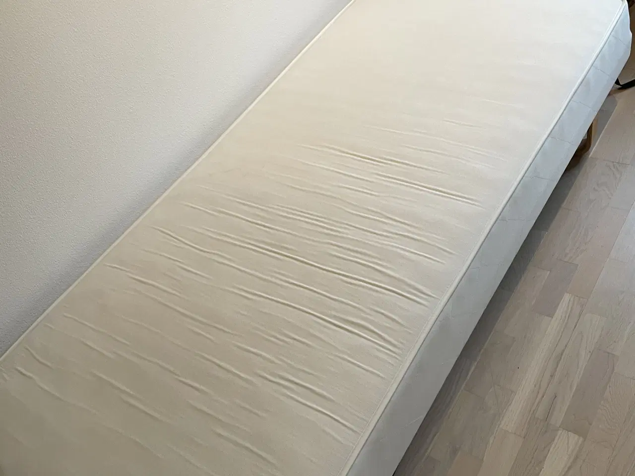 Billede 4 - Seng med topmadras sælges