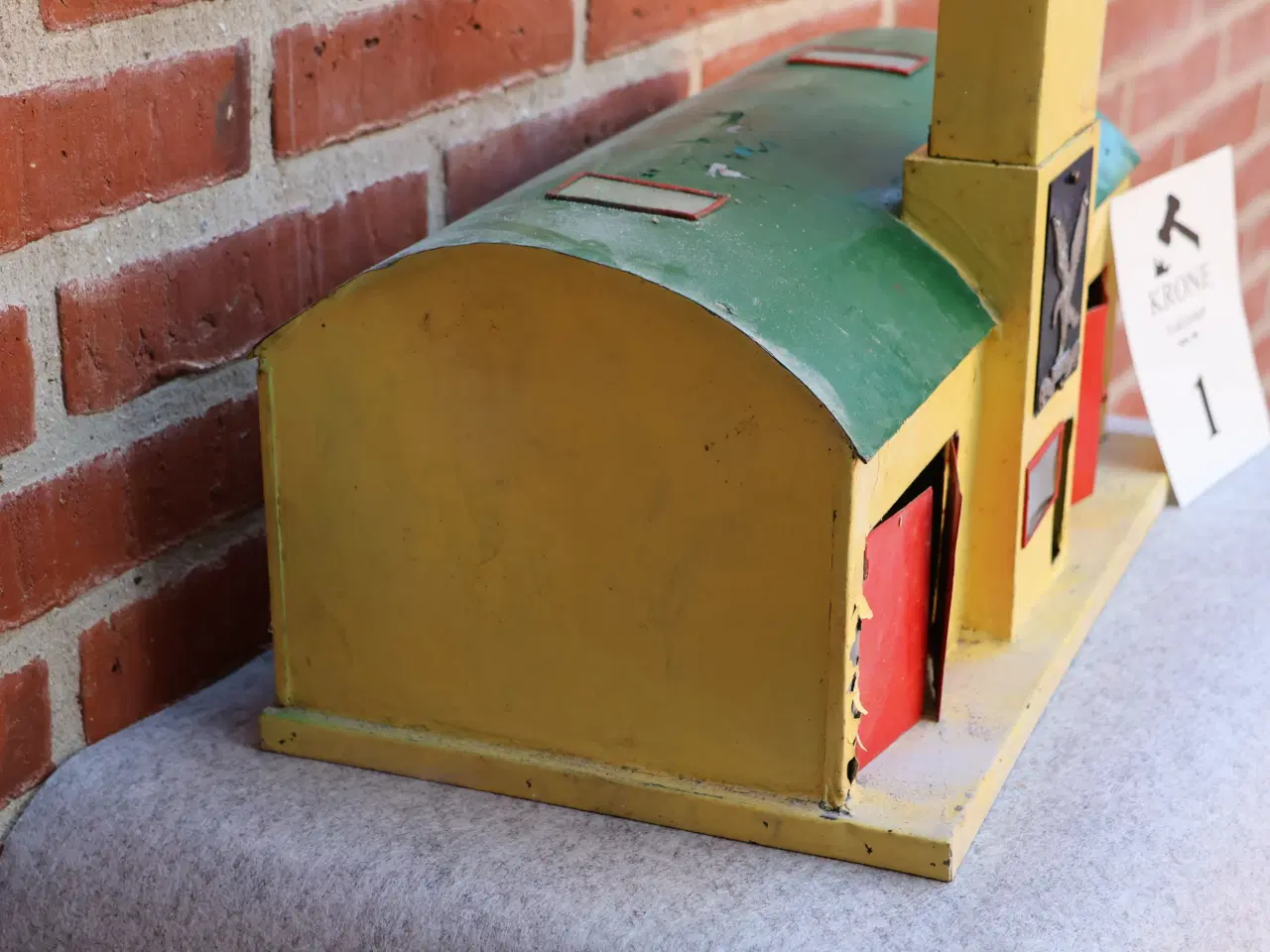Billede 2 - Gl Tekno Falck station i metal.