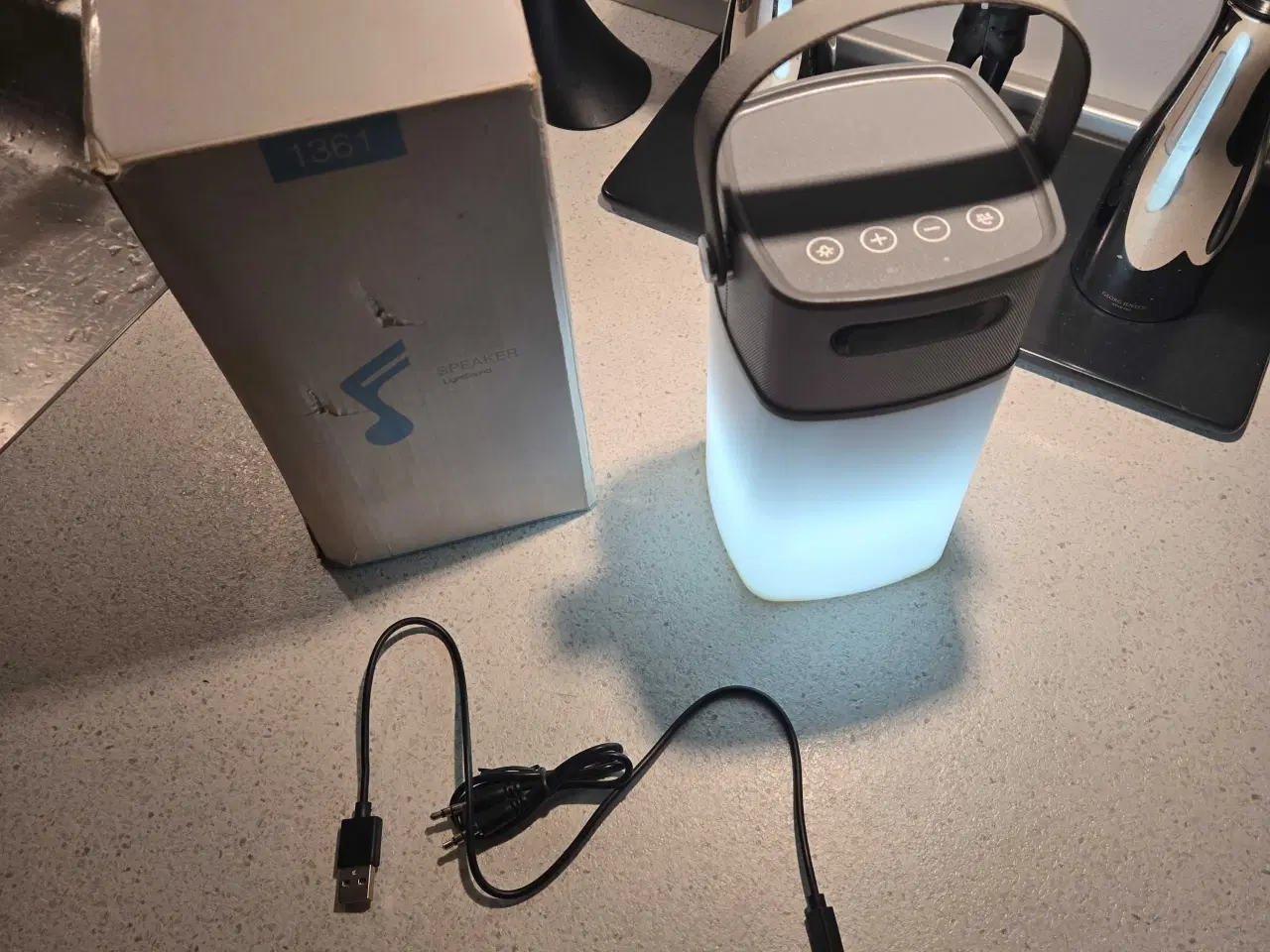 Billede 5 - Lækker højtaler med flot lys og bluetooth forbinde