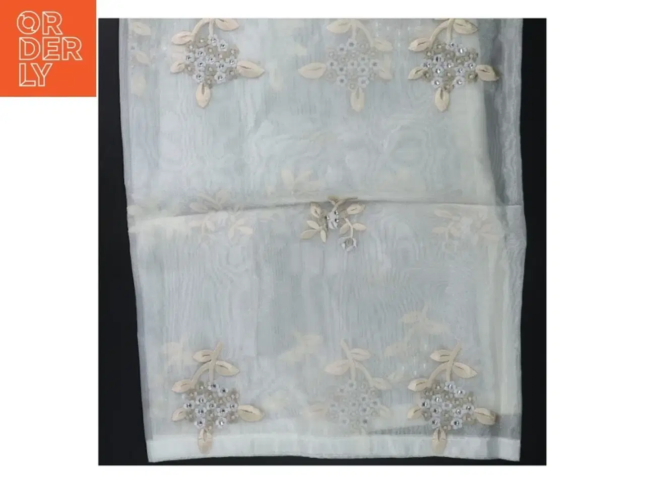 Billede 3 - Bordløber med broderi fra Lene Bjerre (str. 128x41 cm)