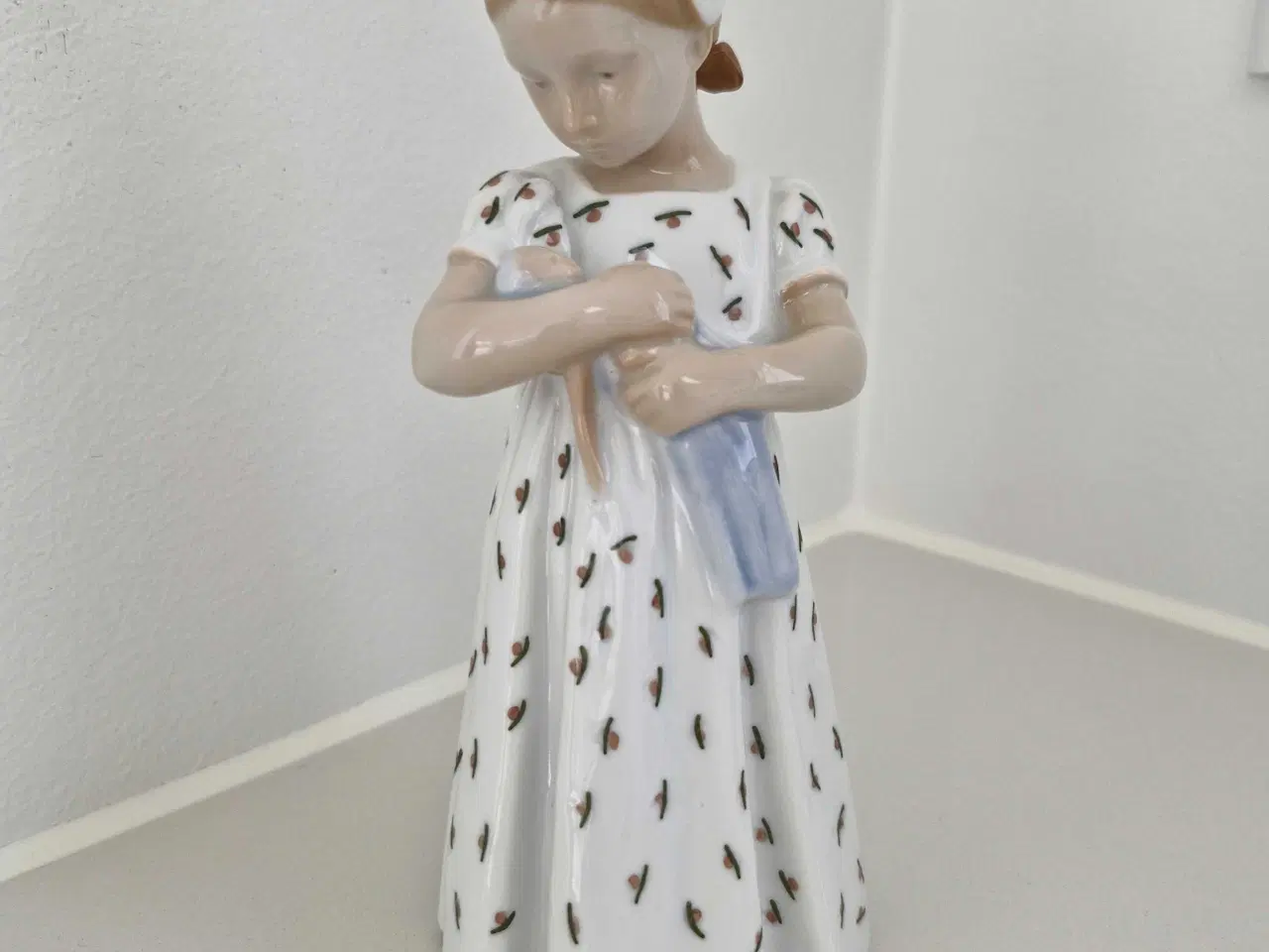 Billede 1 - Bing og Grøndahl, "Mary" pige med dukke