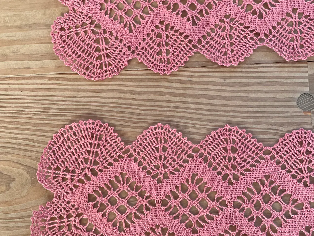 Billede 4 - Bordløber, festremse eller lysedug kniplet