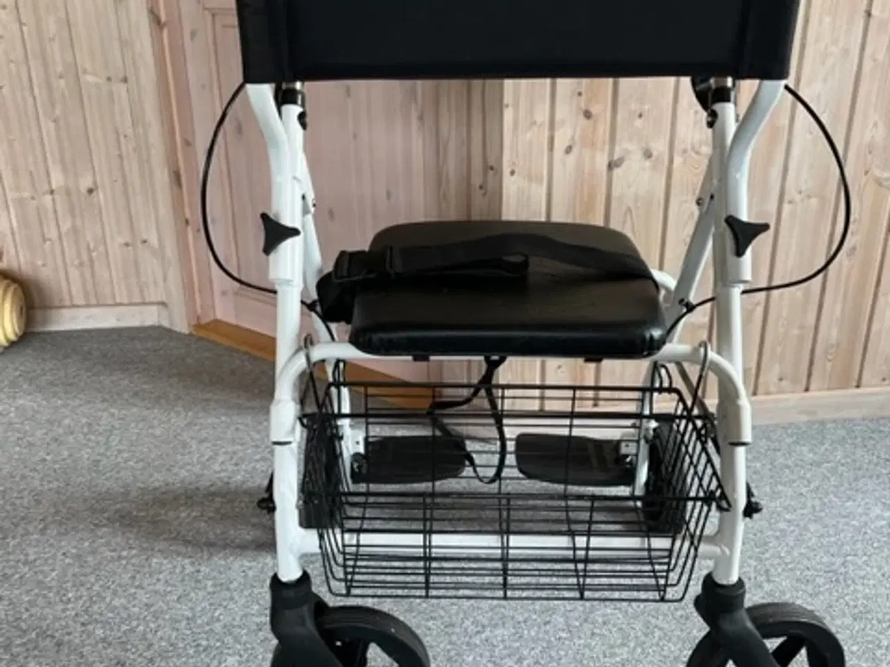 Billede 2 - Rollator- og kørestolsfunktion 