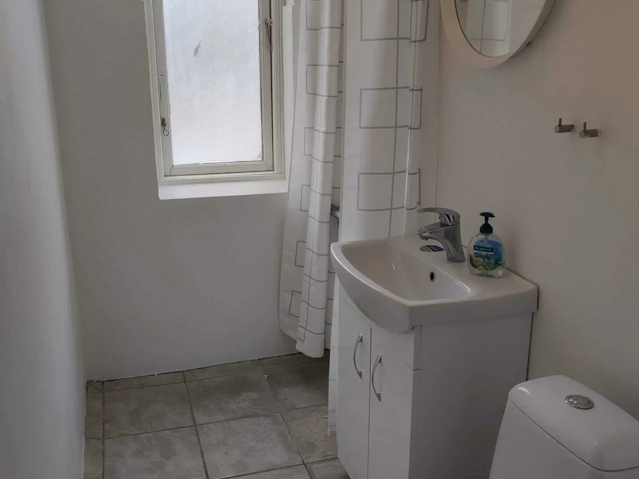 Billede 3 - Lille et v med køkken og bad