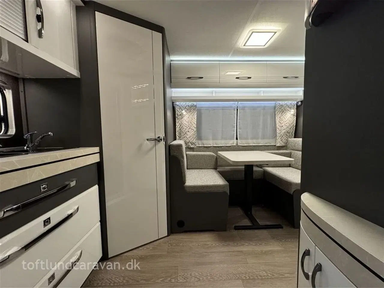Billede 7 - 2026 - Hobby Excellent 460 SL   Ny 2026 KOMMER SNART PÅ LAGER. Enkeltsenge samt endekøkken og stort badeværelse. LAV VÆGT.