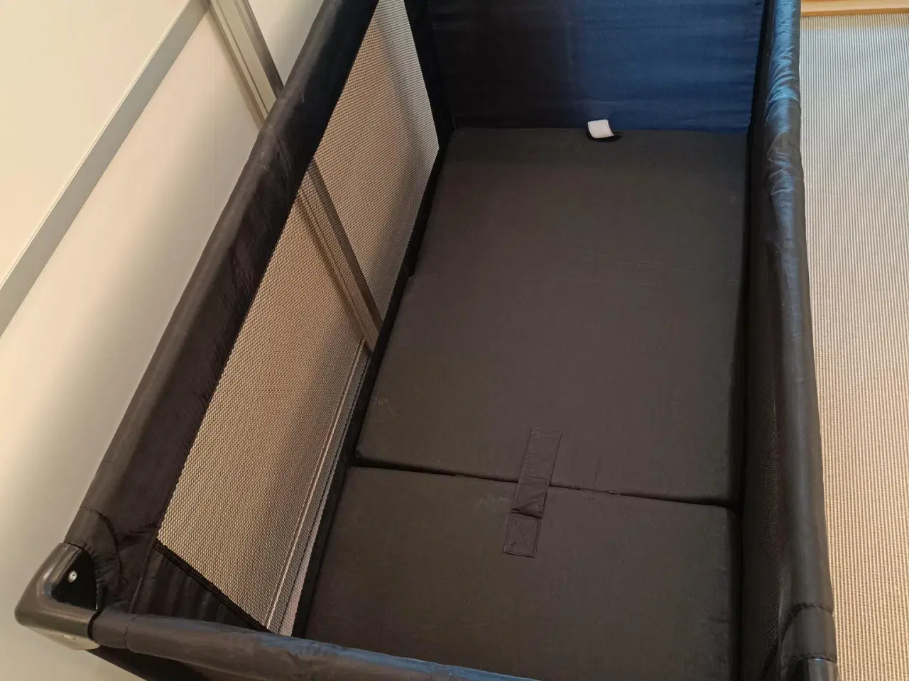 Billede 3 - Fin weekendseng med sammenklappelig madras