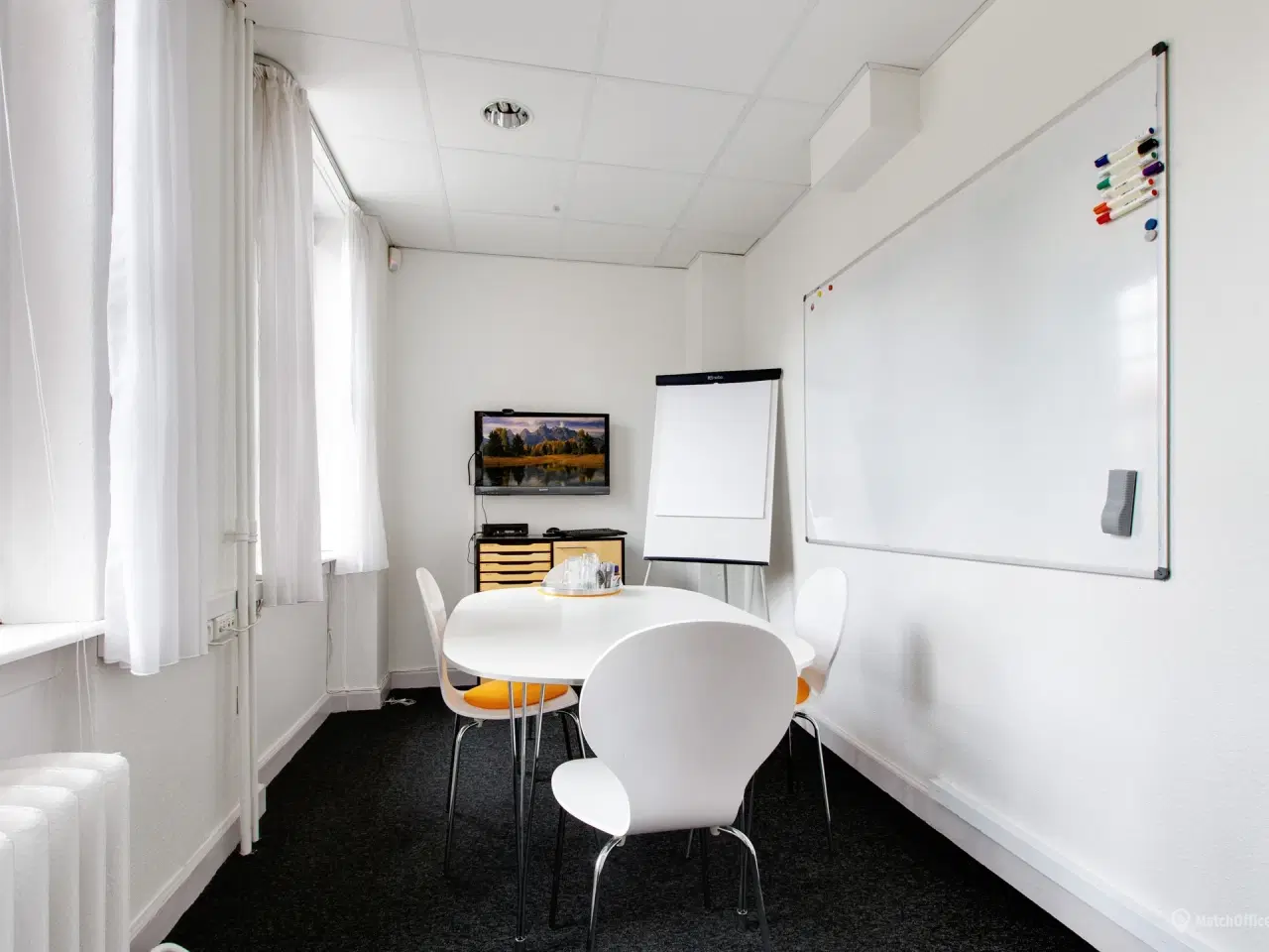 Billede 3 - Lyst og rummeligt 90 m² kontor/klinik på MERCUR – fleksibelt lokale med flot lysindfald og eksklusive rammer.