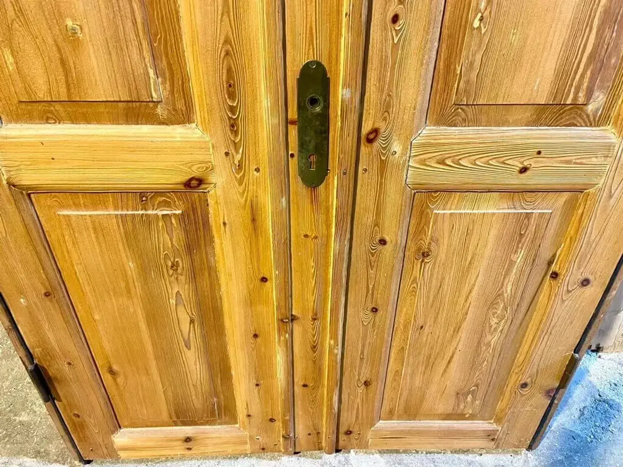 Billede 3 - Afsyret dobbeltdør m. karm og langskilte