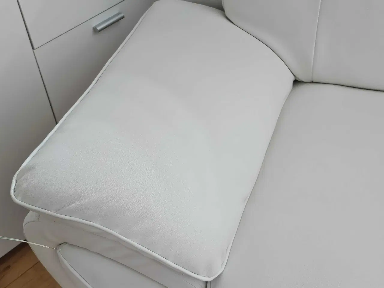 Billede 3 - Ny og ubrugt flot lænestol I hvid kunstlæder