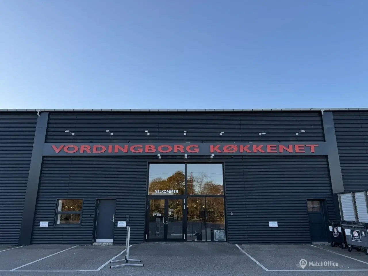 Billede 1 - Pæn & indbydende butik/showroom med stor synlighed