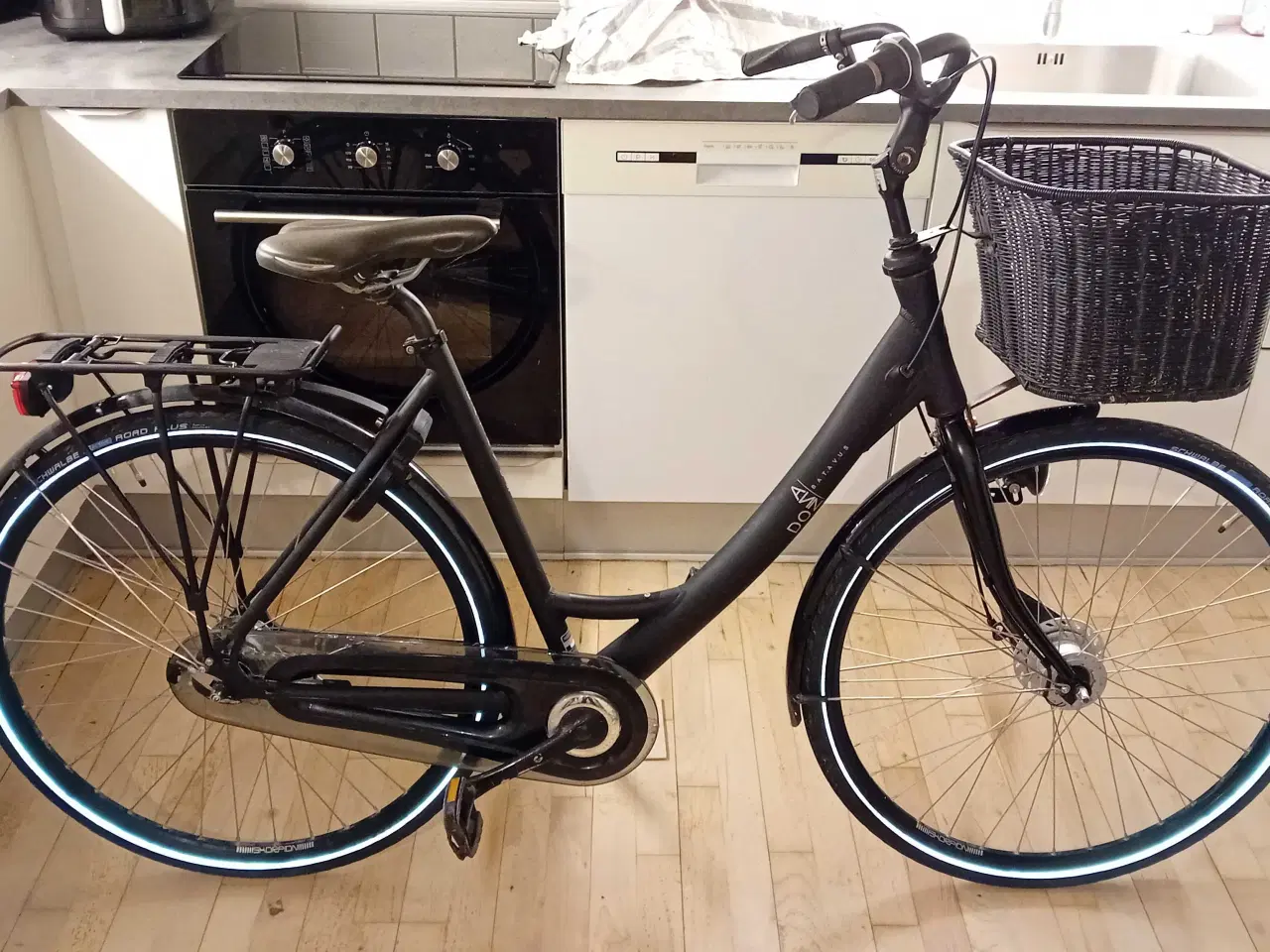 Billede 1 - Batavus damecykel sort stelstørrelse 56.