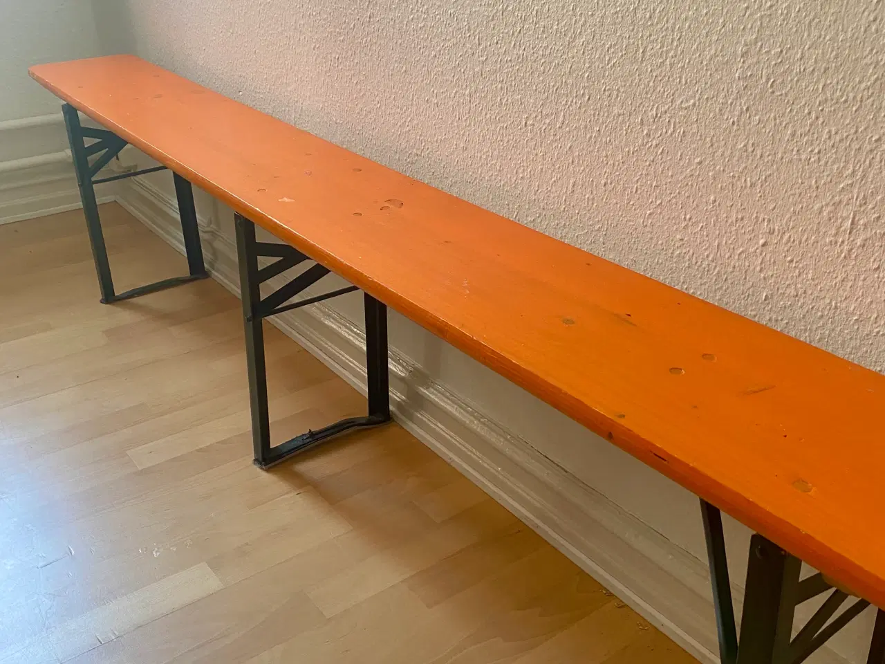 Billede 1 - Bænk til indendørs / udendørs brug i orange