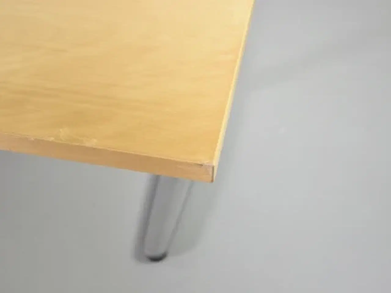 Billede 7 - Efg hæve-/sænkebord i ahorn med højresving, 200 cm.