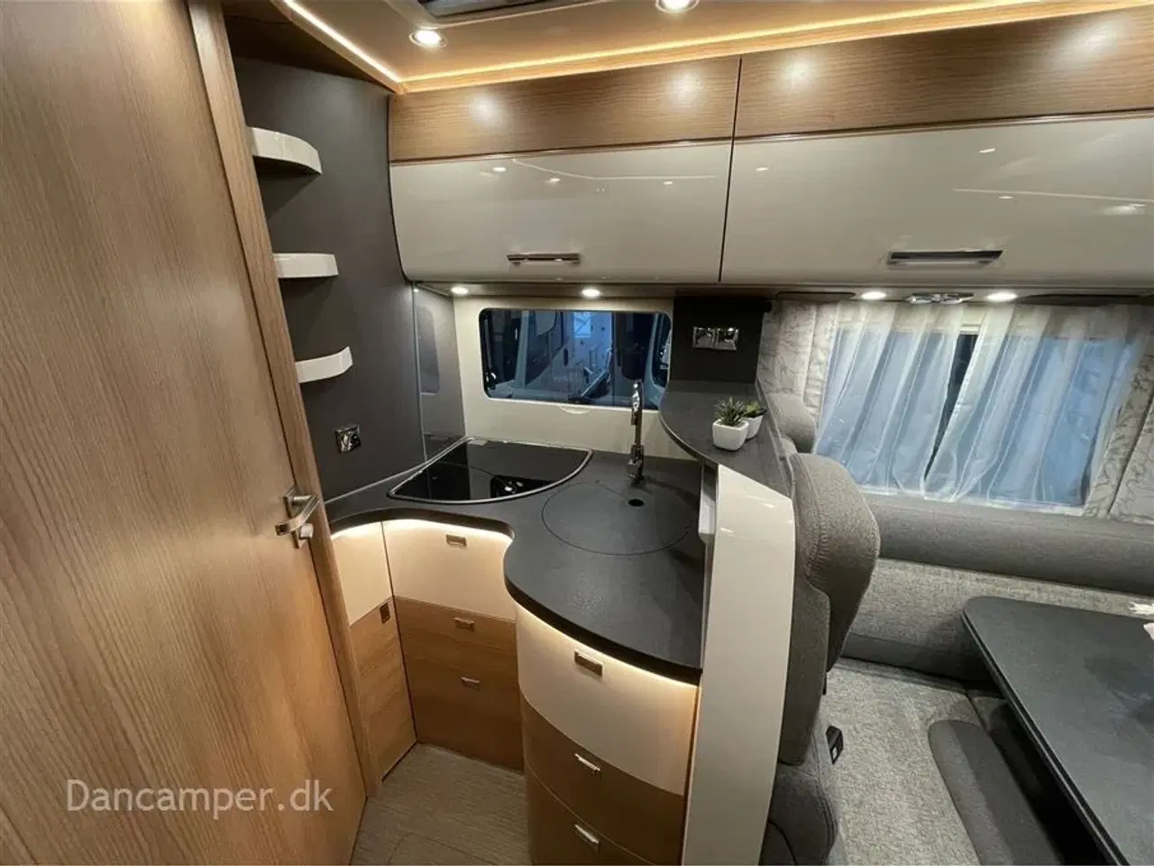 Billede 21 - 2026 - Carthago c-tourer I 145 LE   Design og komfort når det er bedst! MERCEDES 170 Hk, 9-trin aut.gear, adaptiv fartpilot,  4,2/4,5 tons totalvægt