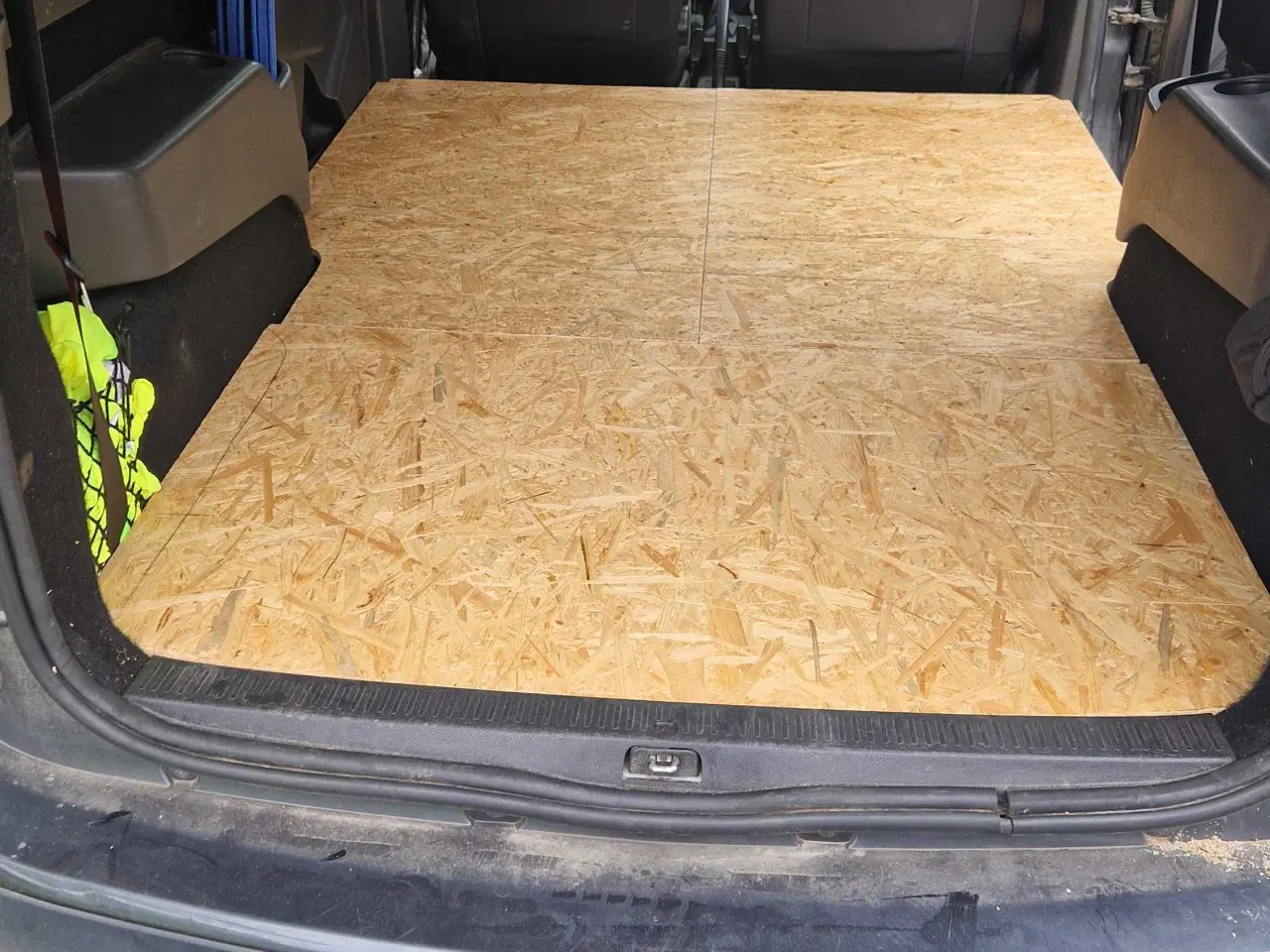 Billede 12 - 7 pers. Bil med hjemmelavet camper indretning