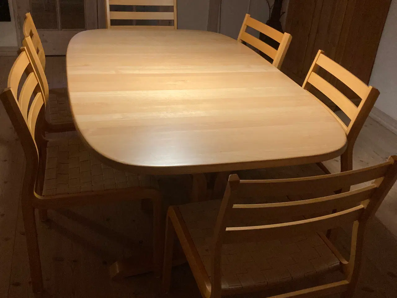 Billede 1 - Spisebord i lakeret bøg+6 spisestole