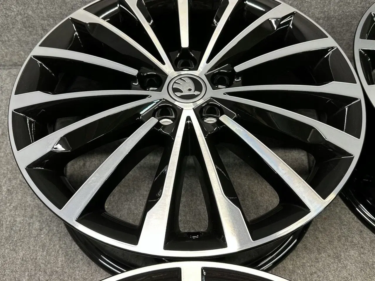 Billede 2 - ALUFÆLGE SKODA KAROQ 57A 18"