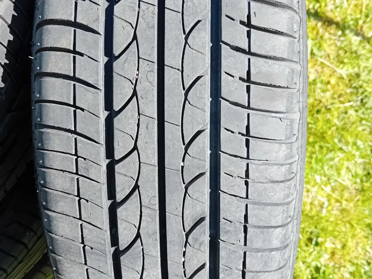 Billede 1 - SommerDæk og fælge.