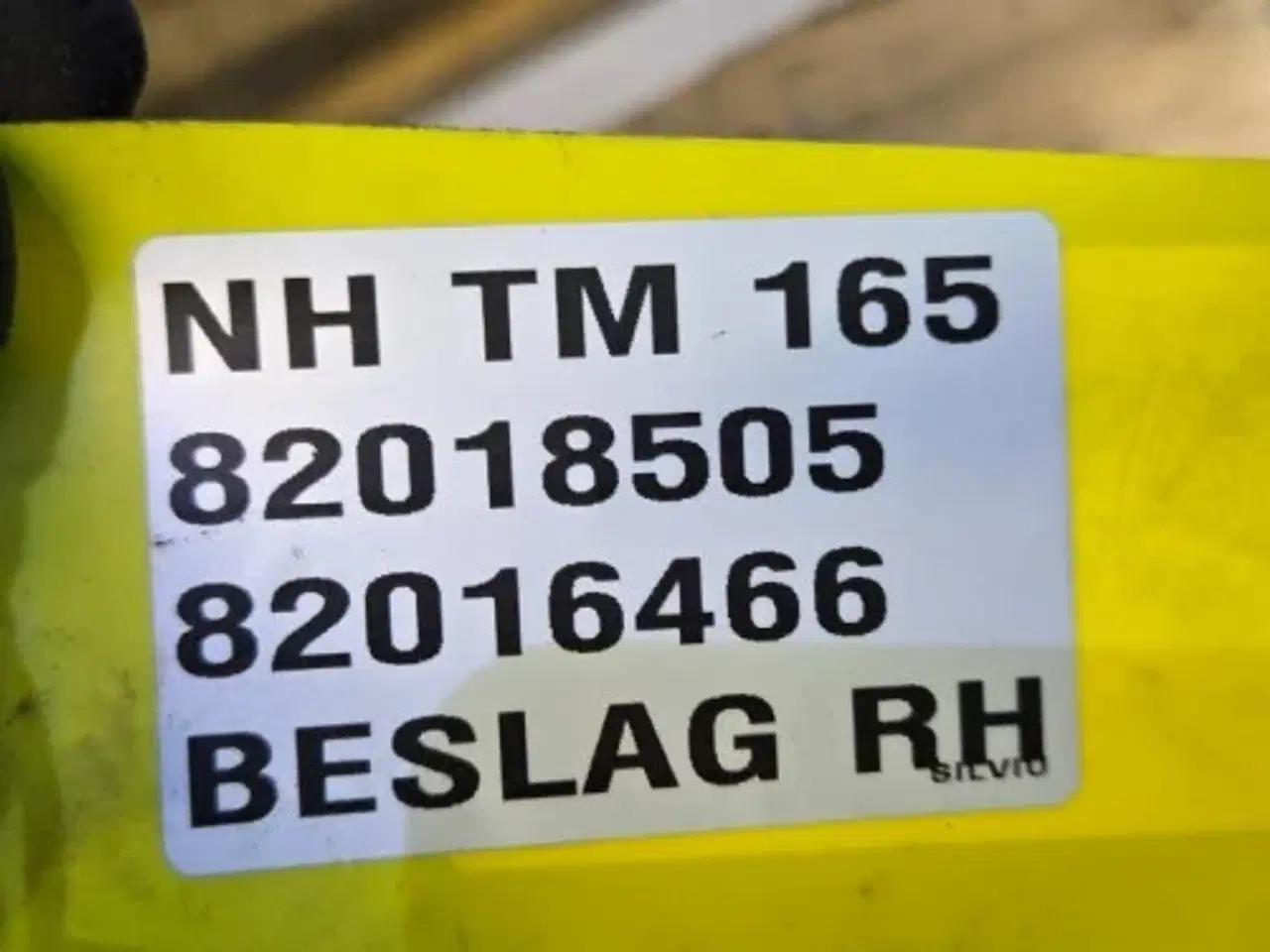 Billede 2 - New Holland TM165 Beslag R.  82018505