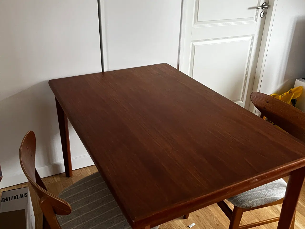 Billede 1 - Henning kjærnulf spisebord m. 6 stole