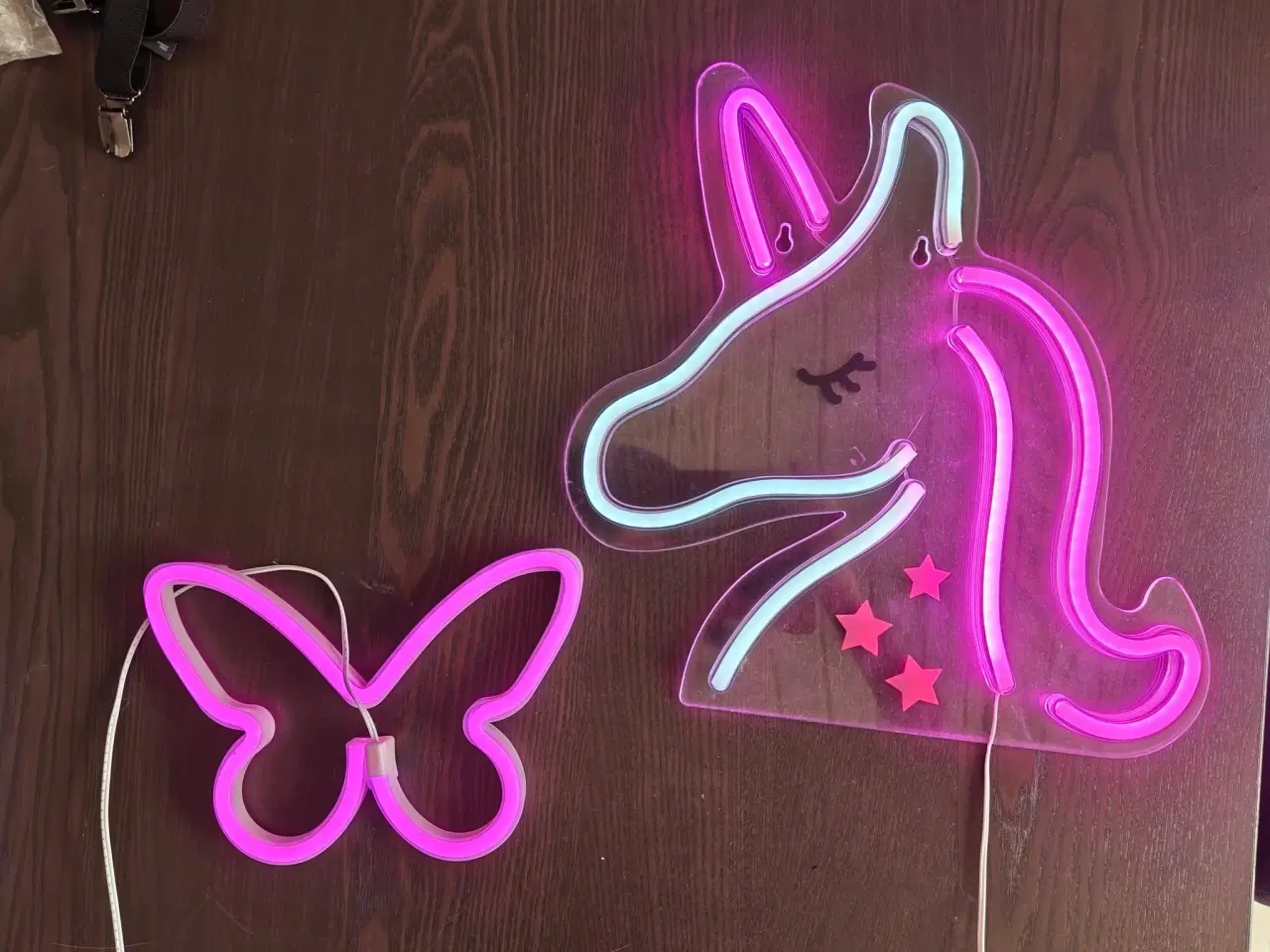 Billede 2 - Neon lys til pigeværelset