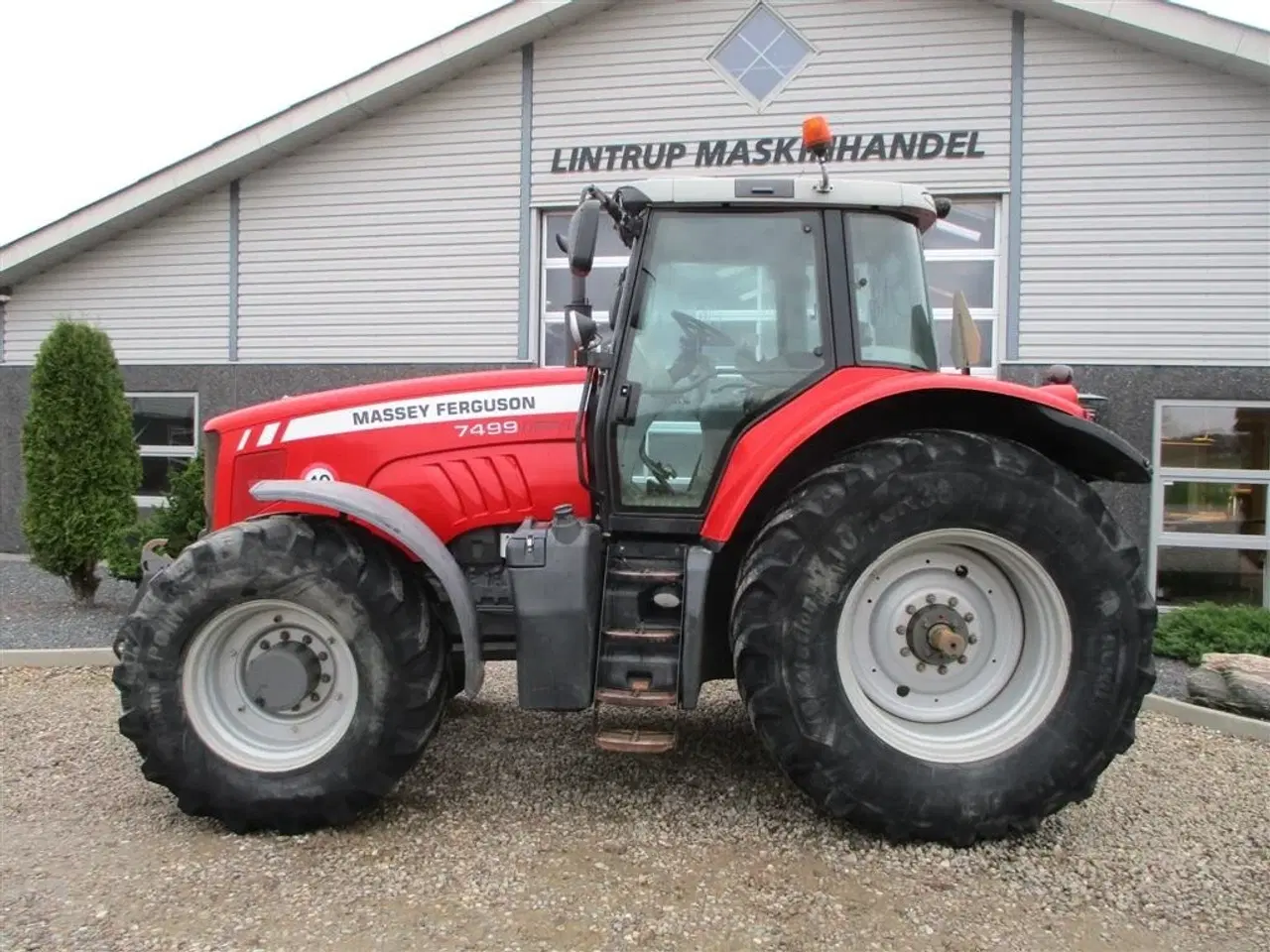 Billede 11 - Massey Ferguson 7499 Dyna VT med 4stk fabriksnye dæk til. Den er med frontlift, affejederet foraksel og affejederet kabine på