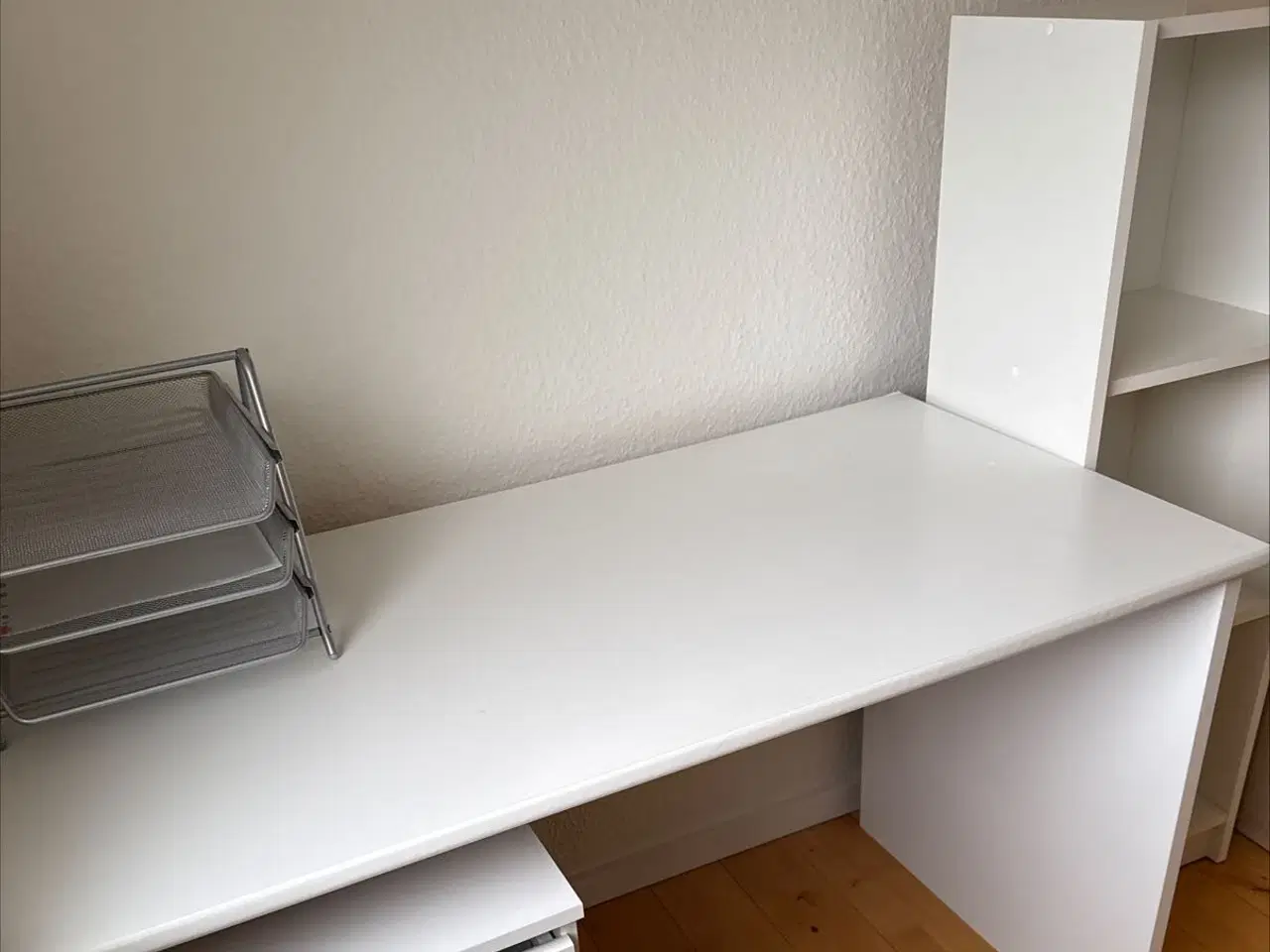 Billede 1 - Skrivebord med 4 skuffer