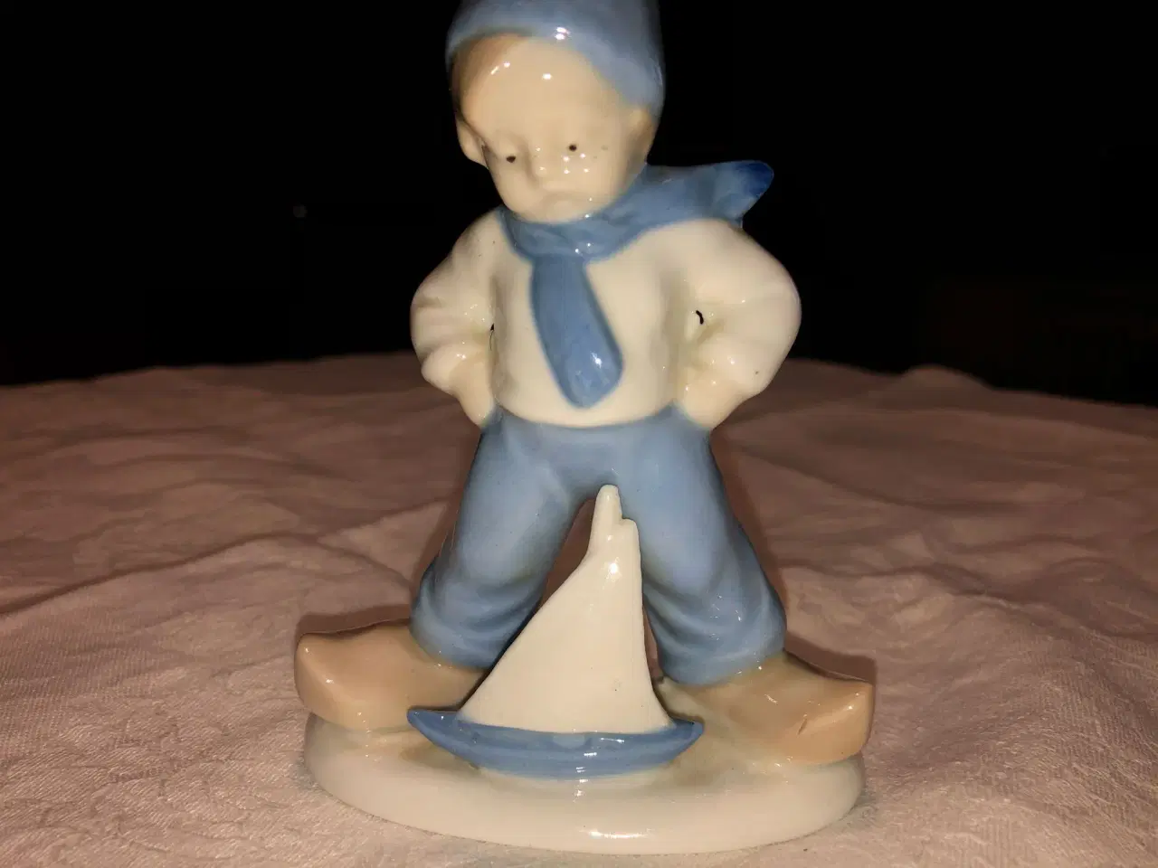 Billede 2 - Porcelæn figur