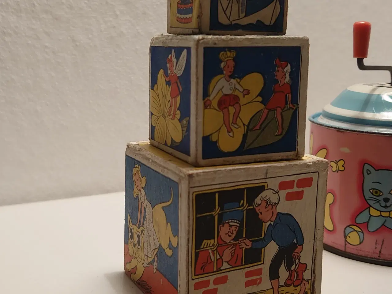 Billede 2 - 5 stk vintage legetøj. Spilledåser, stabeltårn mm.