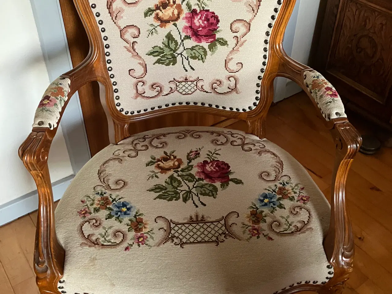 Billede 1 - Stol med broderi